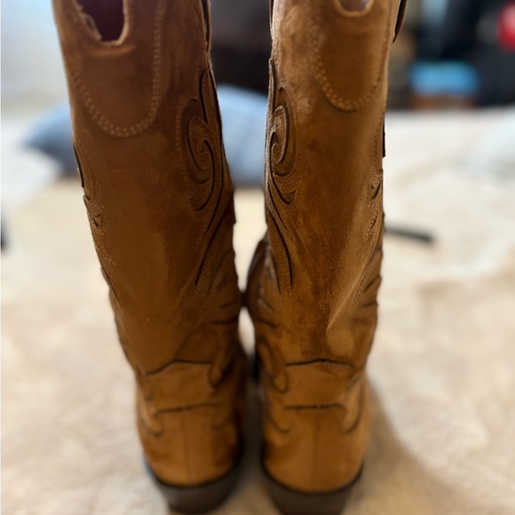 Universal Thread Tan Suede Heeled Boots - Picture 3 of 6